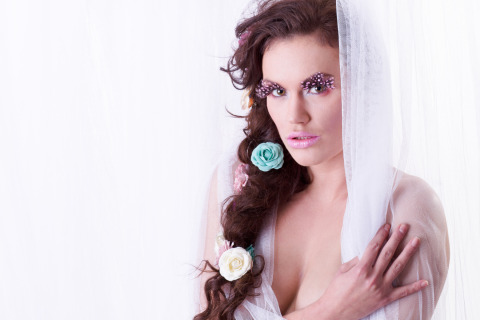 Cira Beenfeldt. Makeup og hår: Niels Laigaard