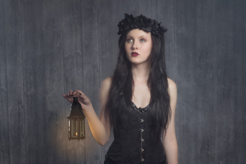 Kiri Thomassen. Makeup: Cirkeline Singh